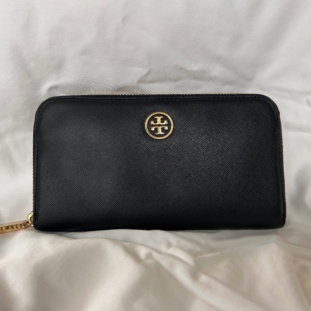 Tory Burch York Zip Passport Continental Wallet – Black